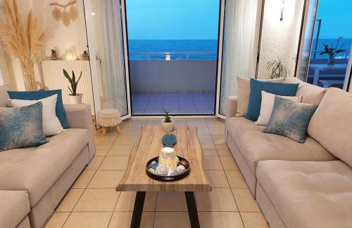 Hersonissos Centre Apartamento | Amazing Beachfront Apartment in Hersonissos