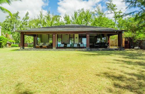 Pointe aux Canonniers Villa | Amazing Beachfront Villa