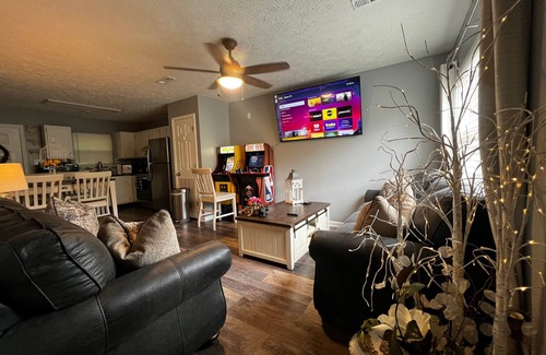Sevierville Casa | Awesome Family Vacation-2 miles to Dollywood-Arcades & more
