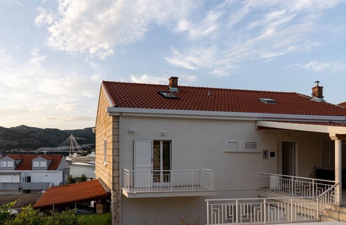 Lapad Villa | Amazing Brand New 3 Bedroom Villa & Pool House