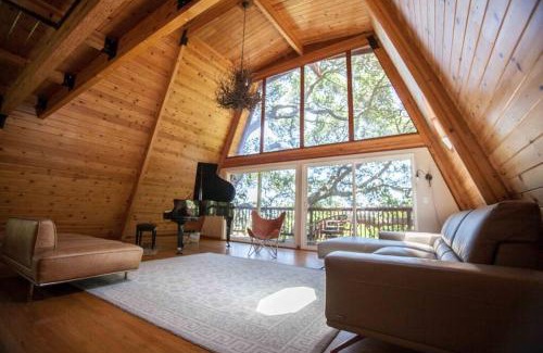 Uptown Brisbane Casa | Amazing Cabin-Style House with Decks, Hot Tub & Sun - Permit 2022-STR-2
