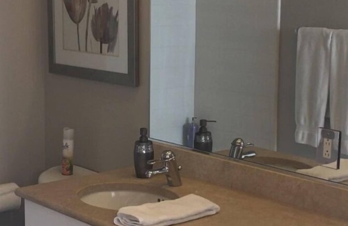 South Beach Condominio | Increíbles vistas de la ciudad y la bahía! 2 camas, 2 baños, la mejor ubicación, estacionamiento, piscina, gimnasio, spa!