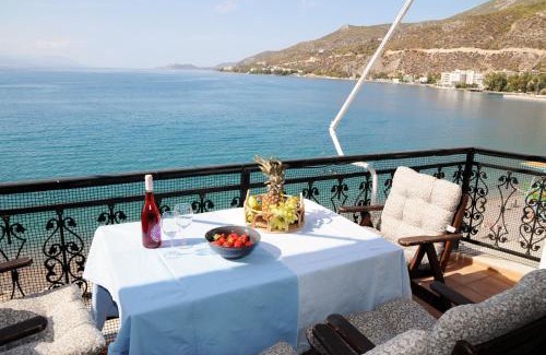 Loutraki Apartamento | Amazing condo by the beach