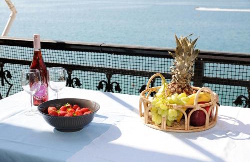 Loutraki Apartamento | Amazing condo by the beach