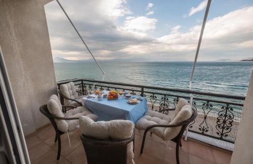 Loutraki Apartamento | Amazing condo by the beach
