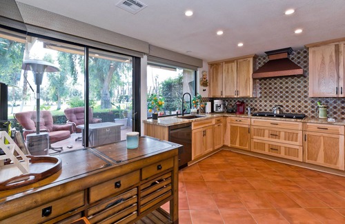 Palm Desert Condominio | AMAZING CONDO ON GOLF COURSE w/ golf privileges on private course w/ golf cart!!