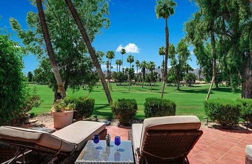 Palm Desert Condominio | AMAZING CONDO ON GOLF COURSE w/ golf privileges on private course w/ golf cart!!