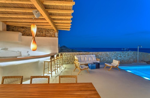 Platis Gialos Villa | Villa contemporánea ubicada en la playa de arena, 5 habitaciones, 5 baños, piscina, vista