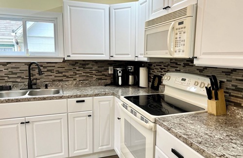 Norwich Apartamento | Amazing Deal: Spacious 4-Bed, 2-Bath Duplex Apartment!
