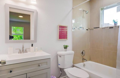 Gladeview Casa | Amazing Duplex 3 BR/2 Bathrooms close to Wynwood
