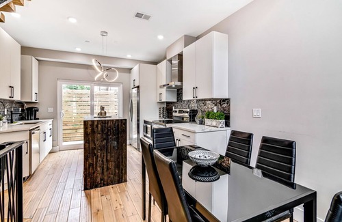 South Philadelphia Casa | Amazing Duplex w/2x Roofdeck - 8BR/6BR