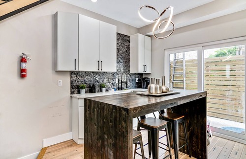 South Philadelphia Casa | Amazing Duplex w/2x Roofdeck - 8BR/6BR