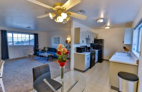 Agua Dulce Casa | Amazing Escape Close to LA with Pool, jacuzzi, Meditation room, Hiking trails.