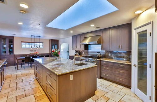 Agua Dulce Casa | Amazing Escape Close to LA with Pool, jacuzzi, Meditation room, Hiking trails.