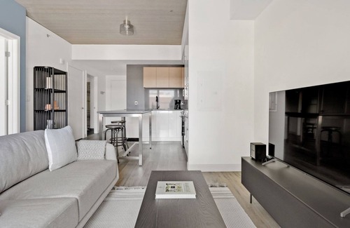 West Fens Apartamento | Amazing Fenway Studio w/ W/D, Conc, & Gym, near T, by Blueground