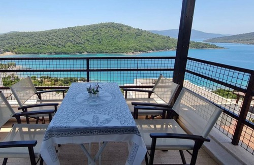 Milas Apartamento | Amazing Flat w/ Shared Pool near Beach in Milas