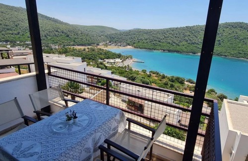 Milas Apartamento | Amazing Flat w/ Shared Pool near Beach in Milas
