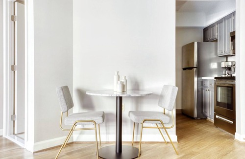 Connecticut Ave - K Street Apartamento | Amazing Foggy Bottom 1BR w/ Gym & W/D, near Metro & GWU, by Blueground