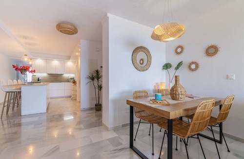 Costa del Sol Occidental Apartamento | Espectacular apartamento en primera linea de Estepona, recien reformado en 2023.