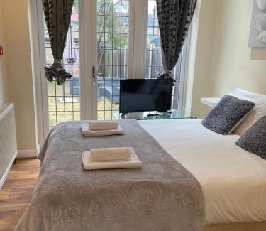 Highams Park Apartamento | Amazing Garden Studio 1 - Chingford/NE London