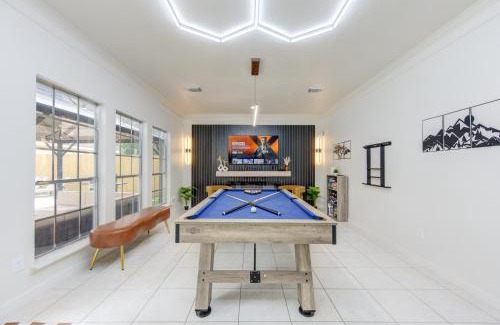 Katy Casa | Amazing Getaway Home - 4 Bedrooms 2,5 Baths - West Houston, Katy, Richmond - Huge Pool, Mini-Golf, PingPong, Billards, BBQ, Katy Asian Town, Typhoon Waterpark, King Bed