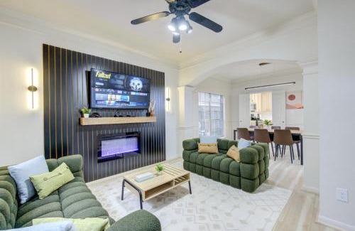 Katy Casa | Amazing Getaway Home - 4 Bedrooms 2,5 Baths - West Houston, Katy, Richmond - Huge Pool, Mini-Golf, PingPong, Billards, BBQ, Katy Asian Town, Typhoon Waterpark, King Bed