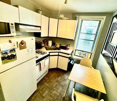 Hunters Point Apartamento | Amazing Ground Floor 2 Bedrooms in NYC Subway crossing the street and one station to Manhattan