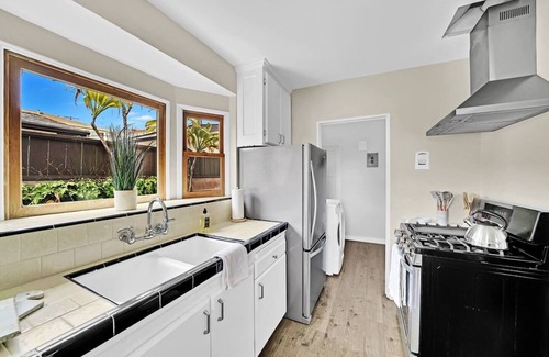 Central San Pedro Casa | Amazing Harbor VIews, 3BR /2Ba Spanish Style, Minutes to Beach and Cruise Ports!