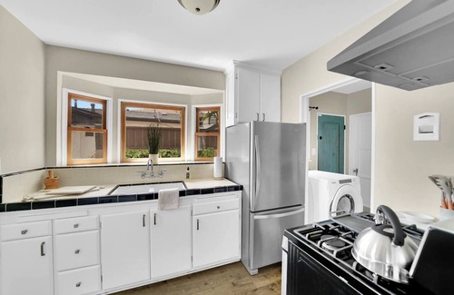 Central San Pedro Casa | Amazing Harbor VIews, 3BR /2Ba Spanish Style, Minutes to Beach and Cruise Ports!
