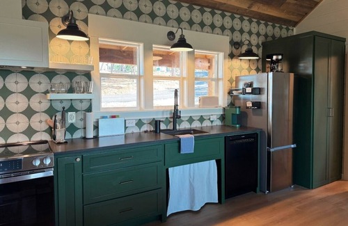 Canyon Lake Cabina | 180º Hilltop Views - Near Tubing, Lake and Whitewater Amphitheater - Hot Tub