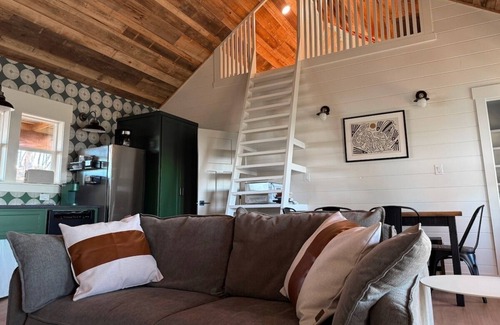 Canyon Lake Cabina | 180º Hilltop Views - Near Tubing, Lake and Whitewater Amphitheater - Hot Tub