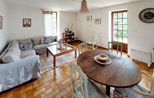 Saint-Privat-des-Pres Casa | Amazing Home In Saint-Privat-Des-Prés