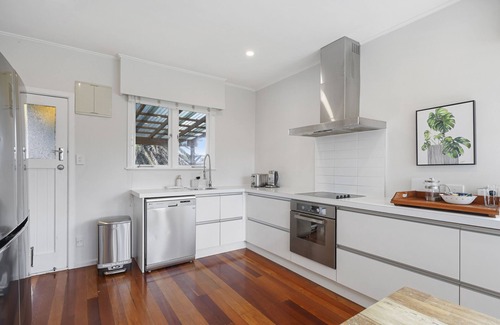 Eastern Beach Casa | Amazing Home By Beach - Aircon-ed