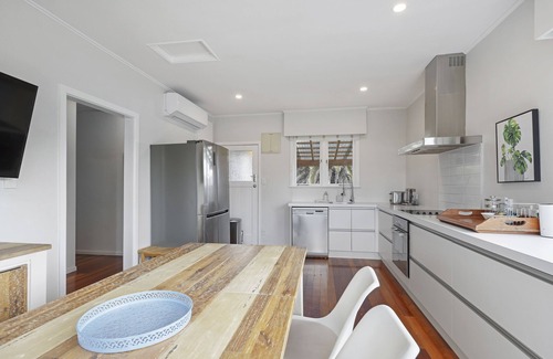 Eastern Beach Casa | Amazing Home By Beach - Aircon-ed