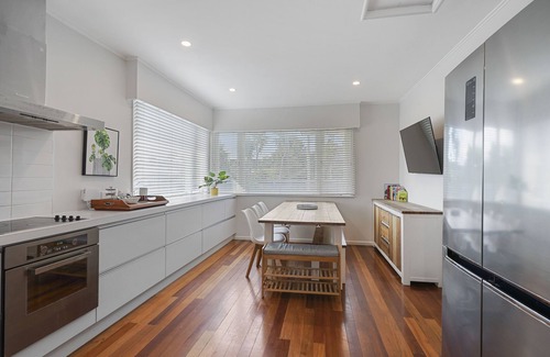 Eastern Beach Casa | Amazing Home By Beach - Aircon-ed