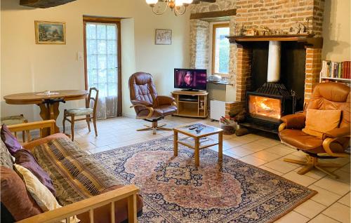 Saint-Martin-le-Mault Casa | Amazing Home In Saint Martin Le Mault