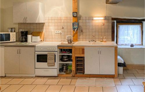 Saint-Martin-le-Mault Casa | Amazing Home In Saint Martin Le Mault