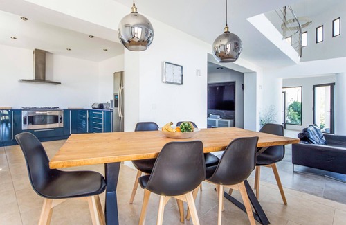 Ador Casa | Bonita casa en Ador con cocina