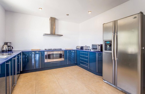 Ador Casa | Bonita casa en Ador con cocina