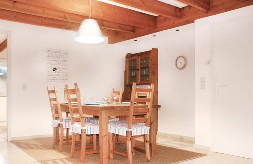 Beerse Casa | Amazing Home in Beerse With 4 Bedrooms and Wifi