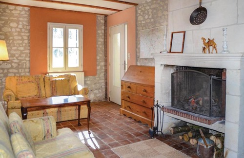 Civray-sur-Esves Casa | Amazing home in Civray s-Esves with 3 Bedrooms and WiFi