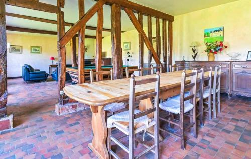 Ligny-le-Ribault Casa | Amazing Home In Ligny Le Ribault