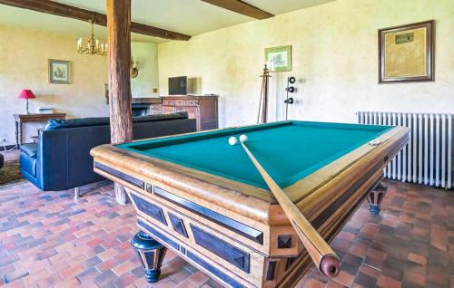 Ligny-le-Ribault Casa | Amazing Home In Ligny Le Ribault