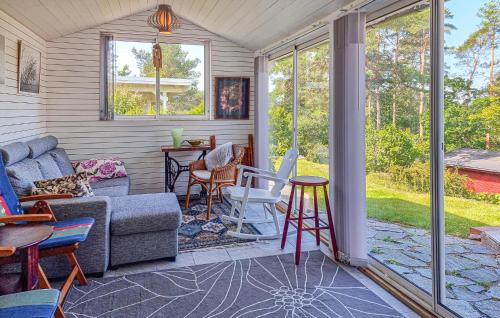 Hakenaset Casa | Amazing Home In Höviksnäs With Wifi