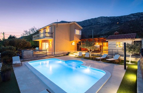 Kastel Sucurac Casa | Increíble casa en Kastel Sucurac