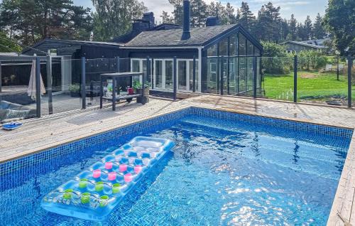 Mellerud O Casa | Amazing Home In Köpmannebro