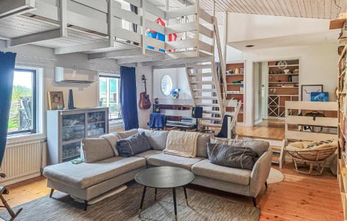 Mellerud O Casa | Amazing Home In Köpmannebro