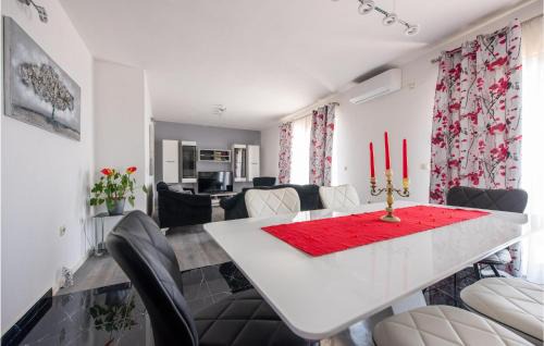 Kastel Sucurac Casa | Amazing Home In Kastel Sucurac
