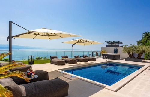 Opatija Casa | Impresionante casa en Opatija con sauna