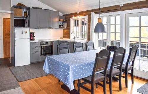 yer Casa | Amazing Home In Øyer With Kitchen